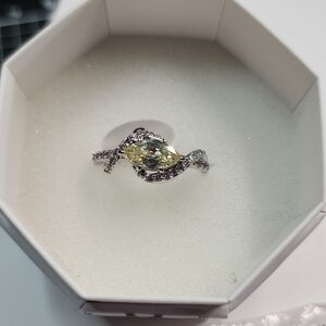 Bomb Party Ring Size 9 Elegant Silver and Yellow Gem Ring